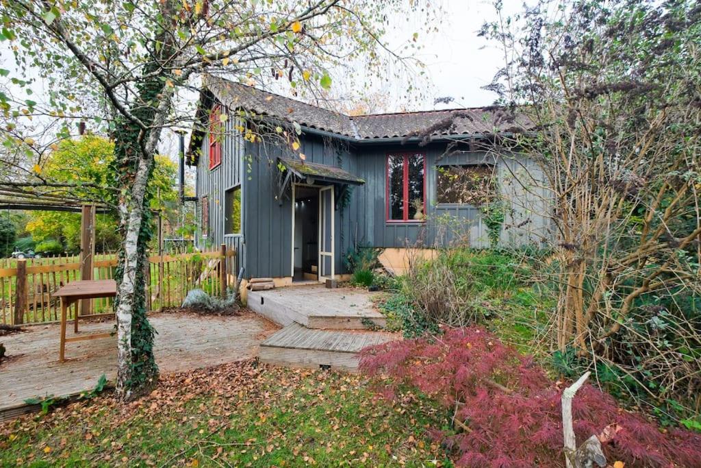 Κήπος έξω από το Le petit chalet