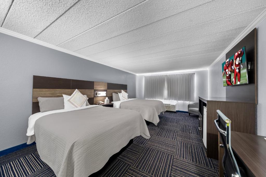 Admiralty Inn & Suites - a Red Collection Hotel - Deluxe Room With Two Queen Beds Smoke Free