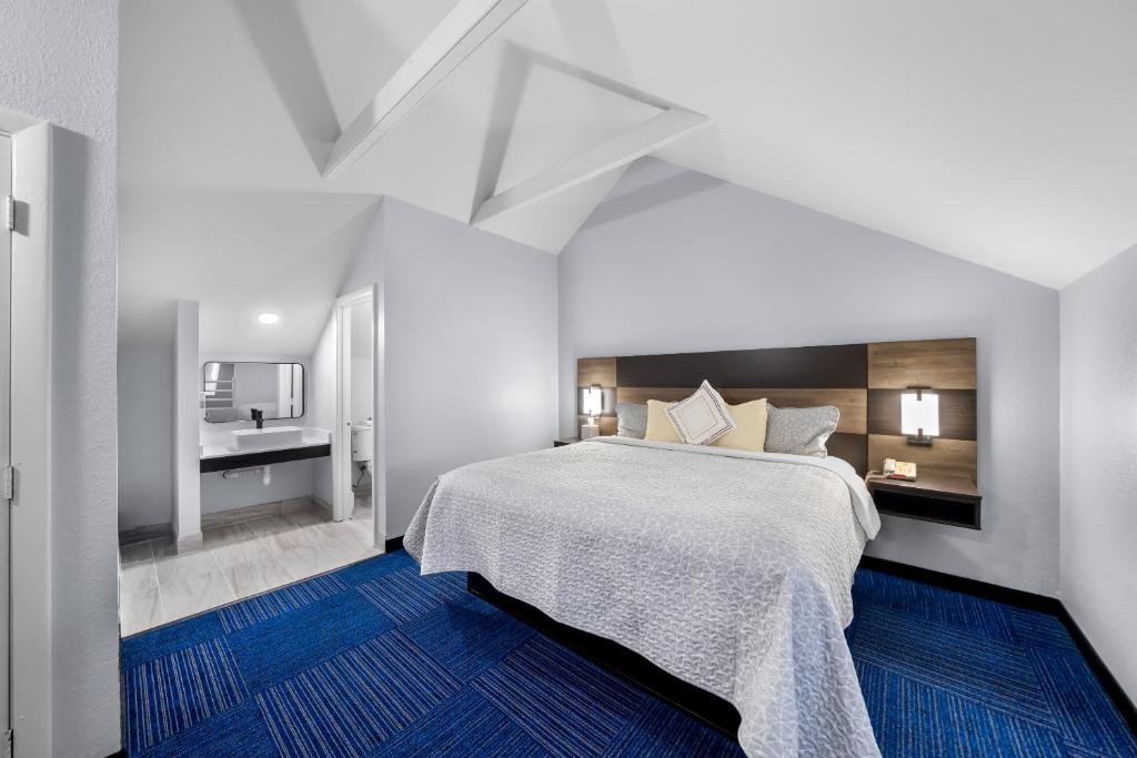Admiralty Inn & Suites - a Red Collection Hotel - Suite A Schiera Con Un Re E Due Letti Queen Fumati