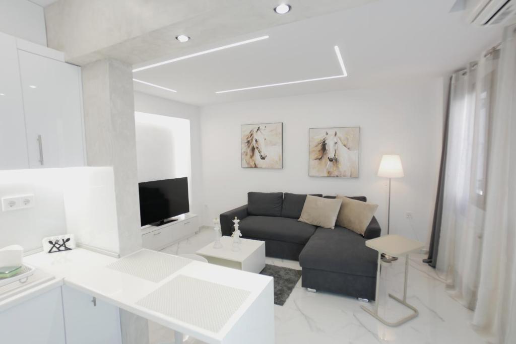 Coral Apartment with free private parking of stayinthess
