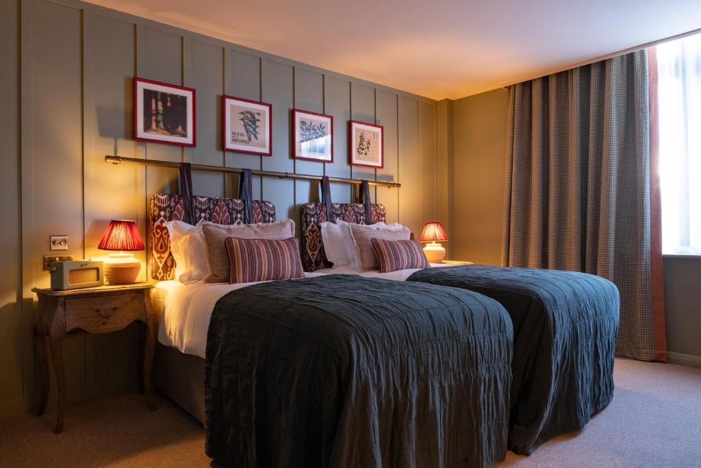 The Royal Forest - A Heartwood Inn photo