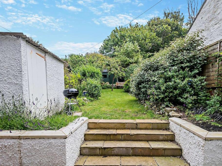 Zahrada ubytování 2 Bed seafront cottage in Portpatrick