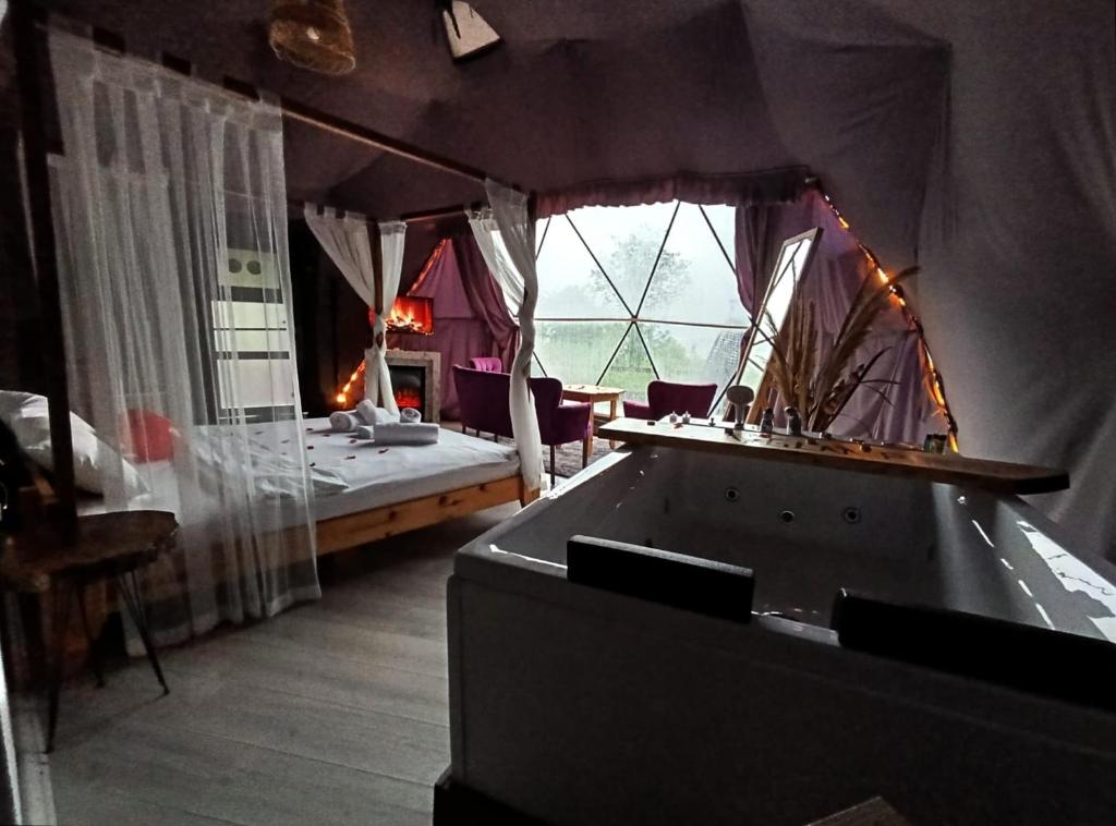 Postel nebo postele na pokoji v ubytování ME-GA Glamping