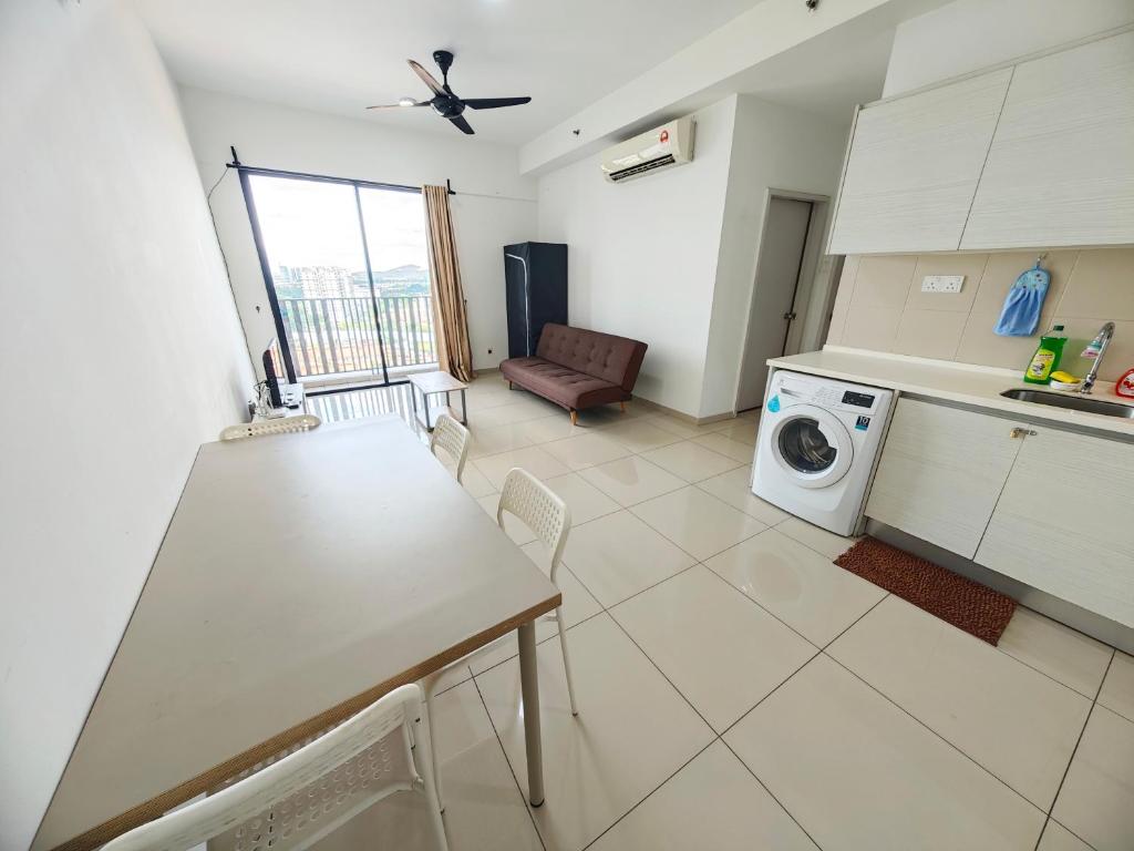Kuchyň nebo kuchyňský kout v ubytování Wan's Homestay i-City