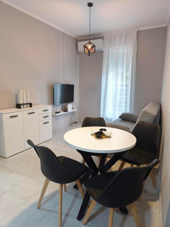 Televisyen dan/atau pusat hiburan di Apartmani Trastevere Sombor