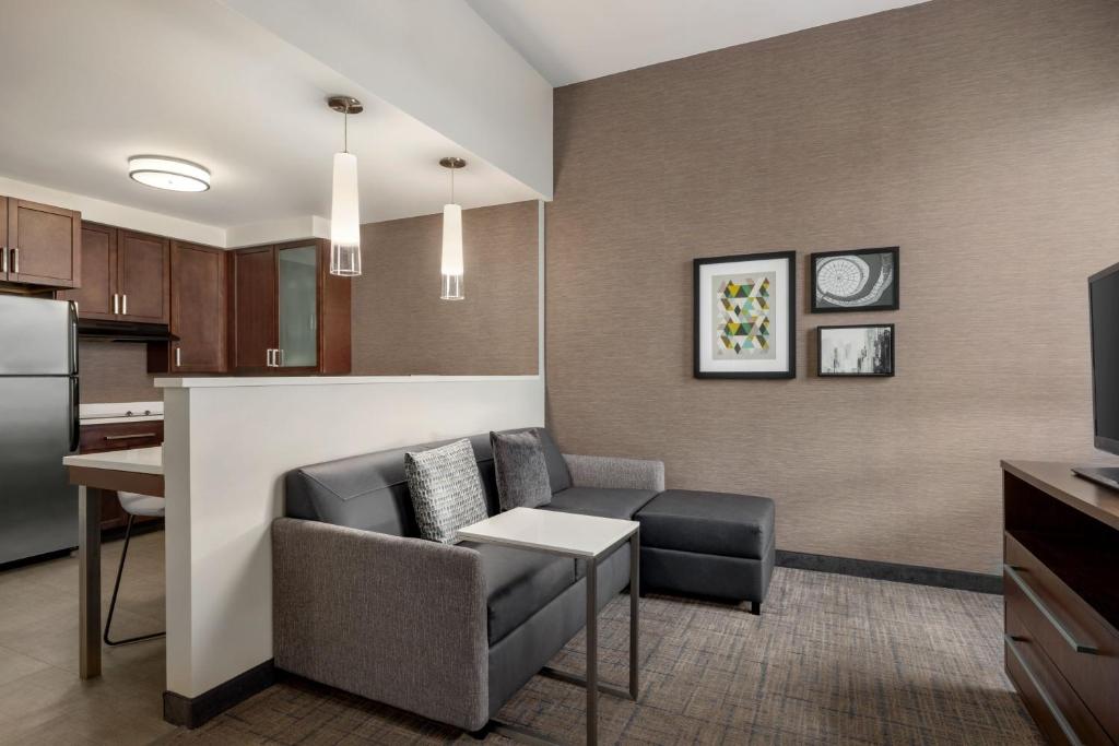 Residence Inn by Marriott Omaha Downtown Old Market Area - Estudio King Con Sofá Cama Y Balcón