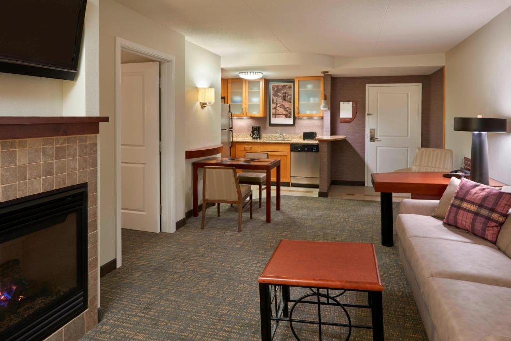 Kuchyň nebo kuchyňský kout v ubytování Residence Inn by Marriott Gravenhurst Muskoka Wharf