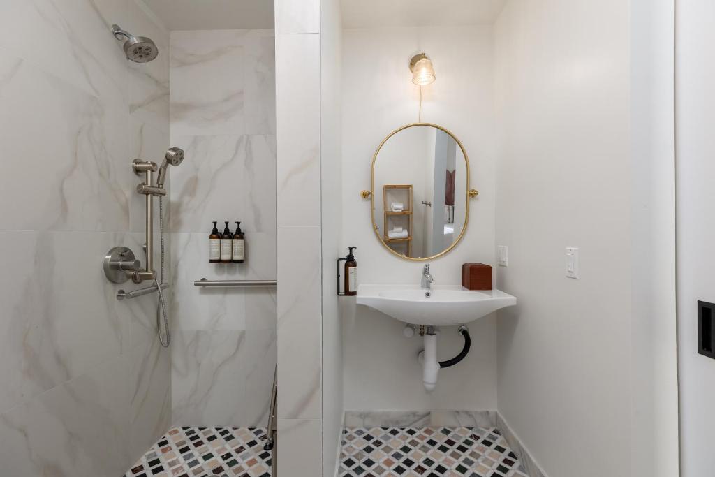 Granger Hotel San Diego Downtown Gaslamp Quarter, a Member of Design Hotels photo