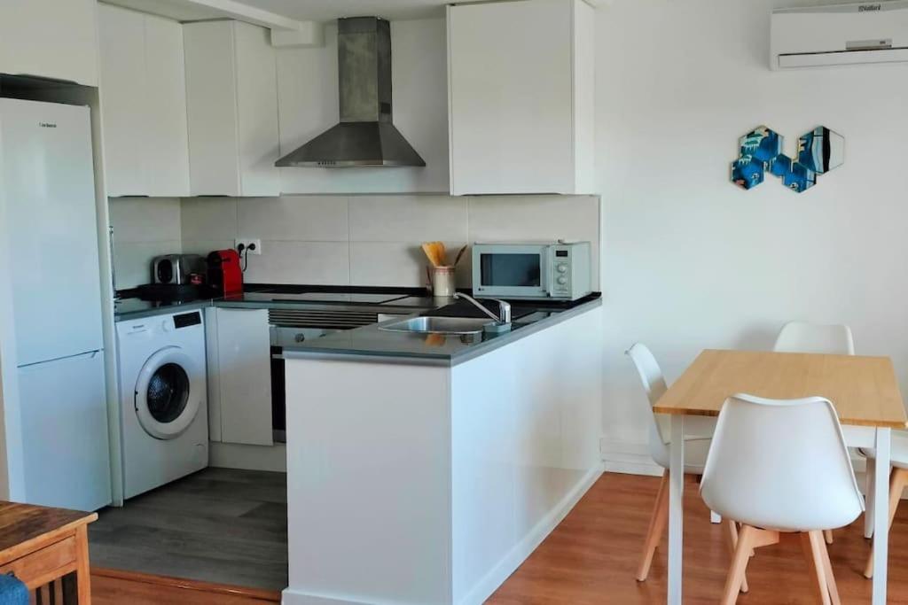 ครัวหรือมุมครัวของ Apartamento con vista al mar