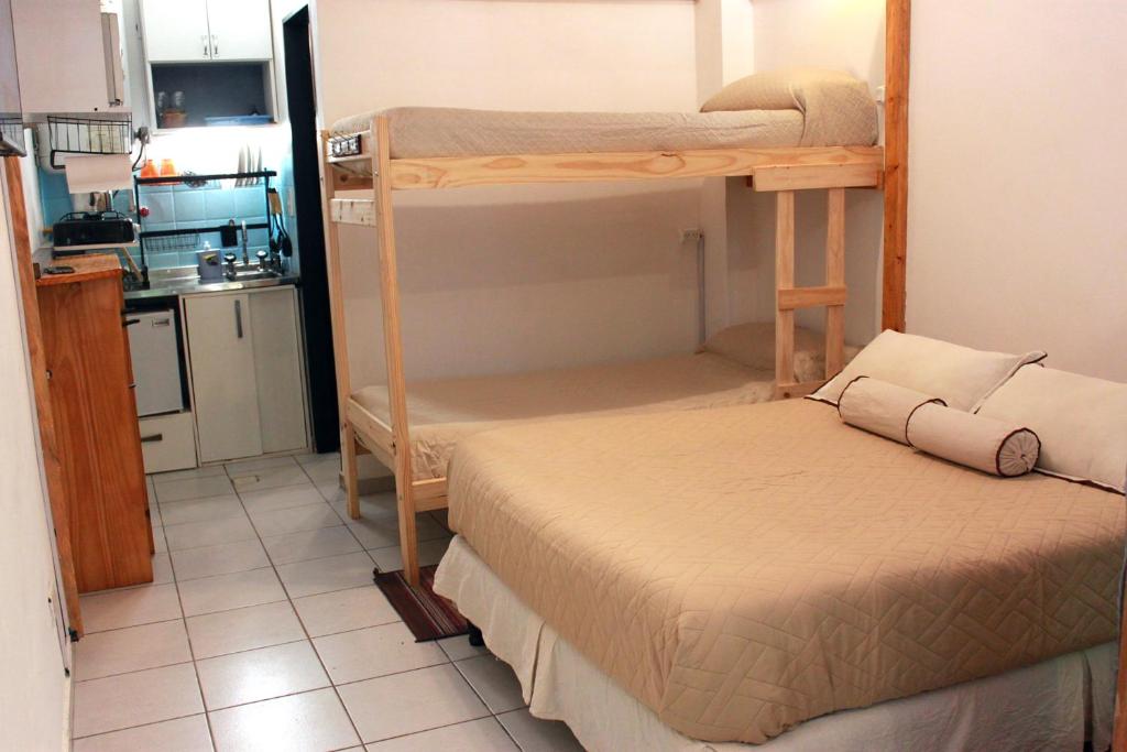 Una cama o camas en una habitación de Loft Mendoza Capital Musica y Fotografia