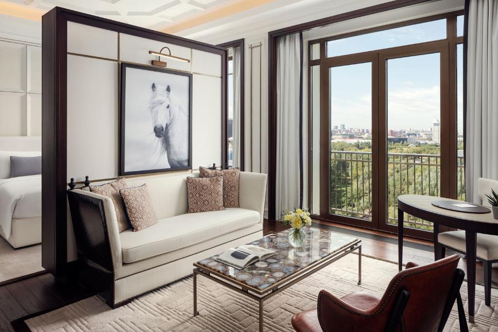 Posezení v ubytování The St. Regis Astana