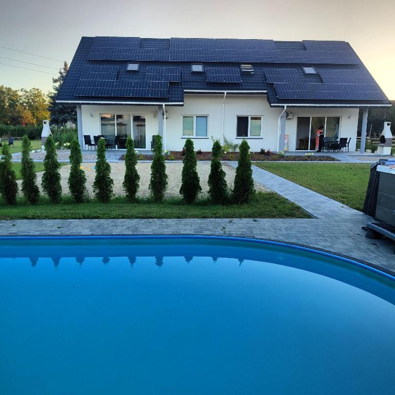 Apartamenty Wilga z całorocznym jacuzzi i letnim basenem - One-Bedroom Apartment With Terrace