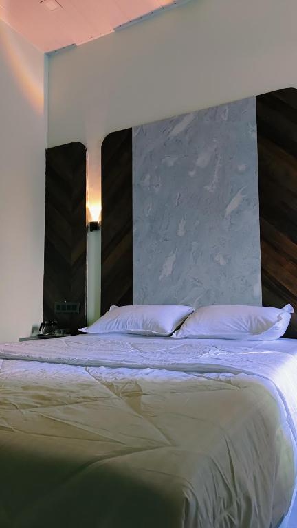 Postel nebo postele na pokoji v ubytování ParNam Hotel