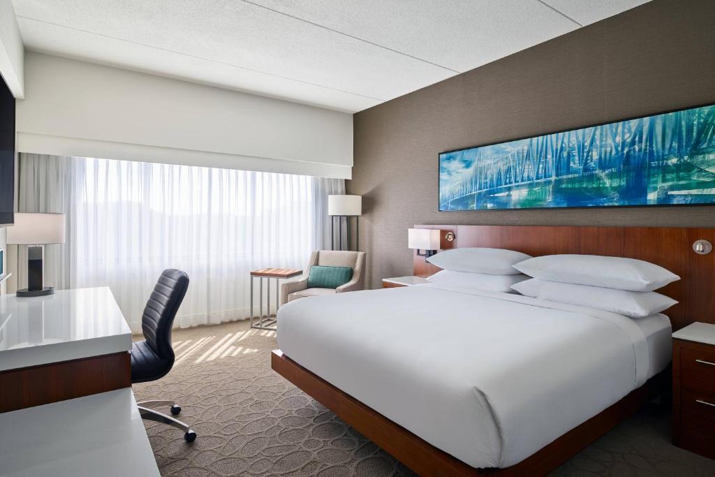 Delta Hotels by Marriott Ashland Downtown - Kamer Met Kingsize Bed - Toegankelijk Voor Gehoor
