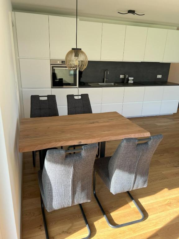 Kuchyň nebo kuchyňský kout v ubytování Ferienwohnung Karrensicht
