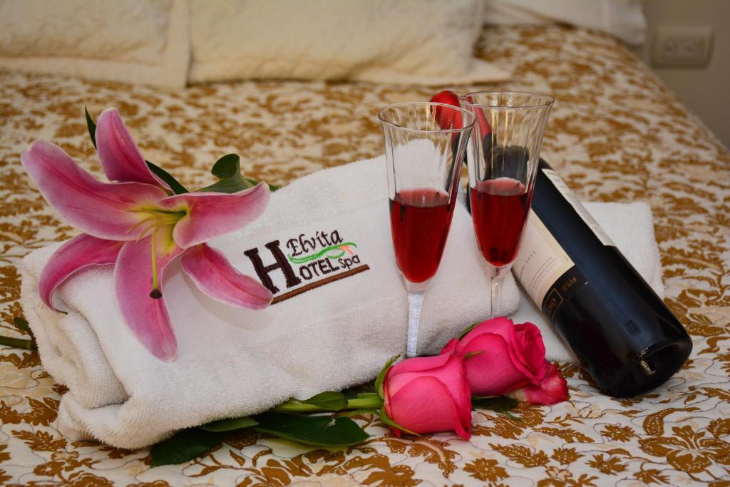 Postel nebo postele na pokoji v ubytování Hotel Elvita Spa