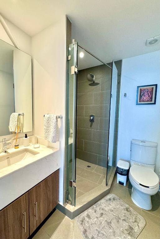 Ένα μπάνιο στο Skyline Suite in Polanco Best Location Fast Wifi