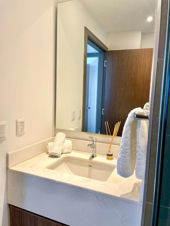 Ένα μπάνιο στο Skyline Suite in Polanco Best Location Fast Wifi