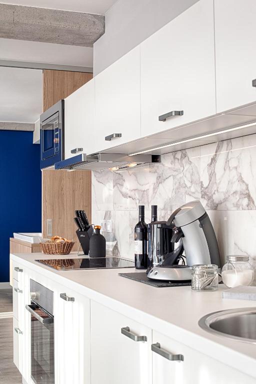 Kuchyň nebo kuchyňský kout v ubytování MLOFT Apartments München