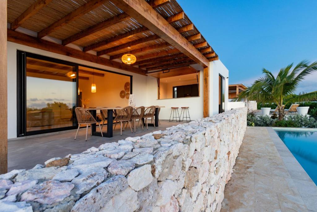 Bazén v ubytování LXRY Villas nebo v jeho okolí