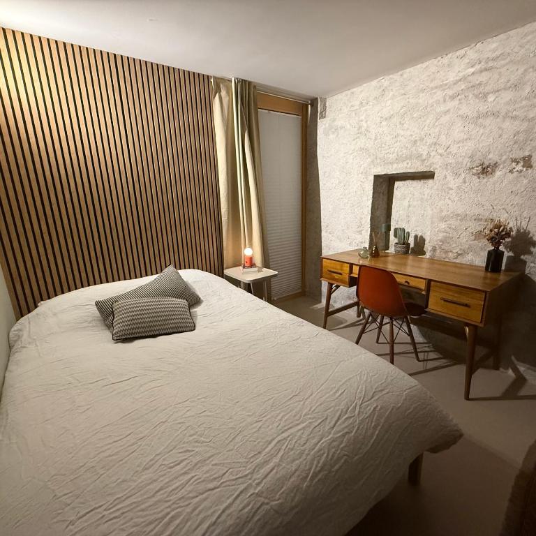 Postel nebo postele na pokoji v ubytování Chambre d'hôtes avec salle de bain privée chez Martine