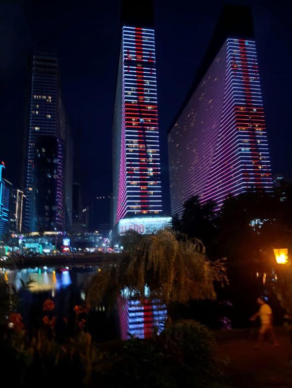 Nespecifikovaný výhled na destinaci Batumi nebo výhled na město při pohledu z hotelu
