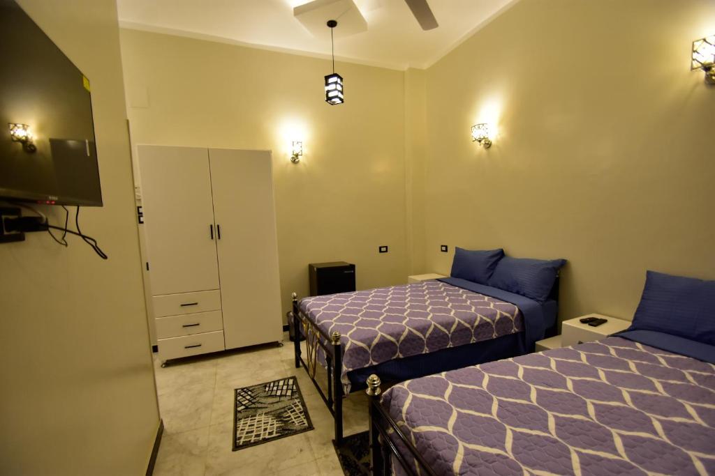 Postel nebo postele na pokoji v ubytování Luxor Sapphire