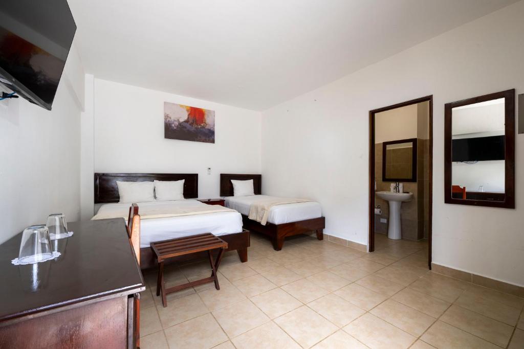 Fuego del Sol Beachfront Hotel photo
