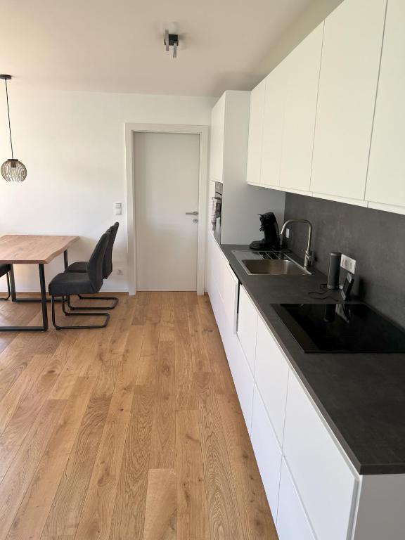 Kuchyň nebo kuchyňský kout v ubytování Ferienwohnung Karrensicht