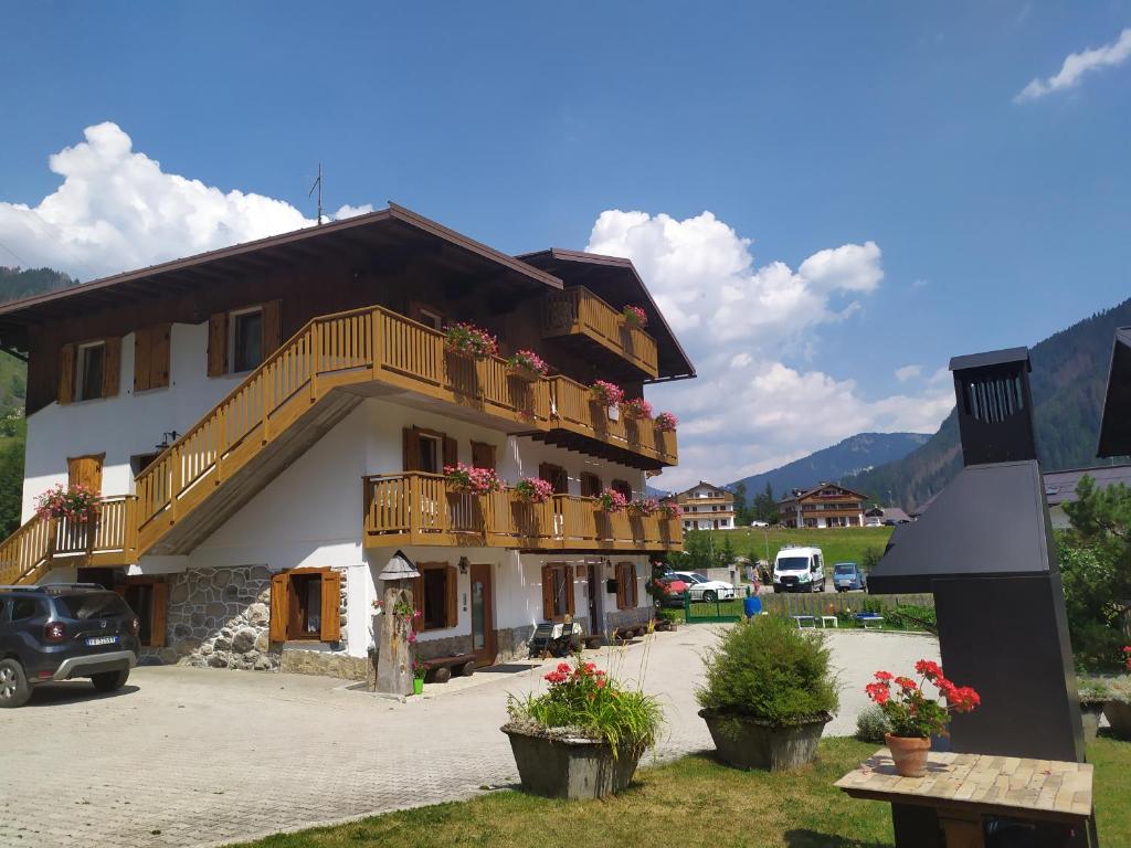 Nespecifikovaný výhled na hory nebo výhled na hory při pohledu z apartmánu