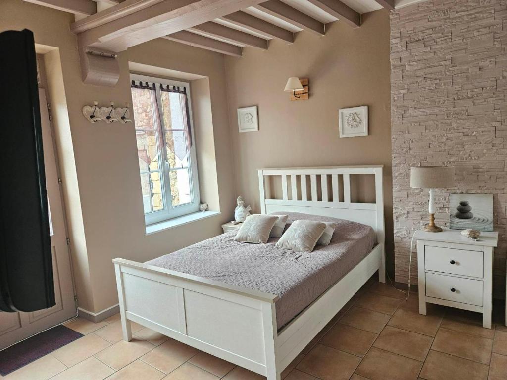 Ένα ή περισσότερα κρεβάτια σε δωμάτιο στο A la Terrasse coeur Honfleur
