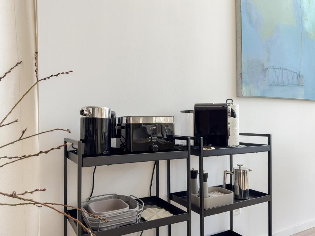 Příslušenství pro přípravu čaje a kávy v ubytování Scandi Micro House