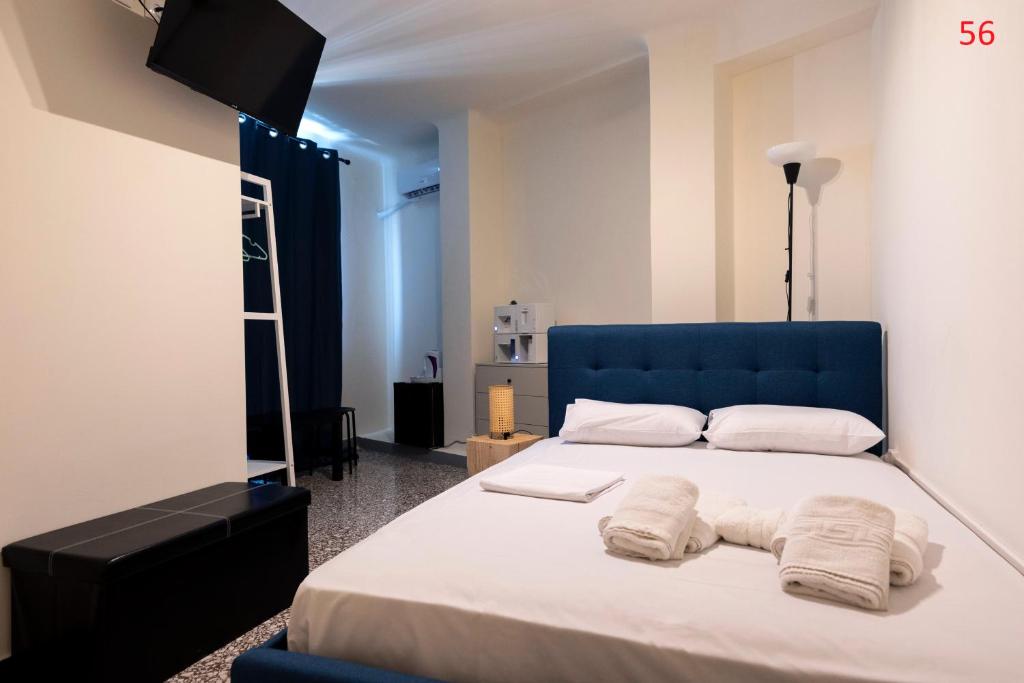 Postel nebo postele na pokoji v ubytování ATHENS COMMERCIAL