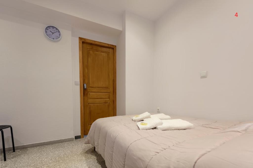 Postel nebo postele na pokoji v ubytování Liberal Gazi