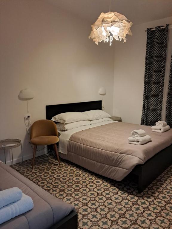 A bed or beds in a room at COLOSSEO con il CUORE