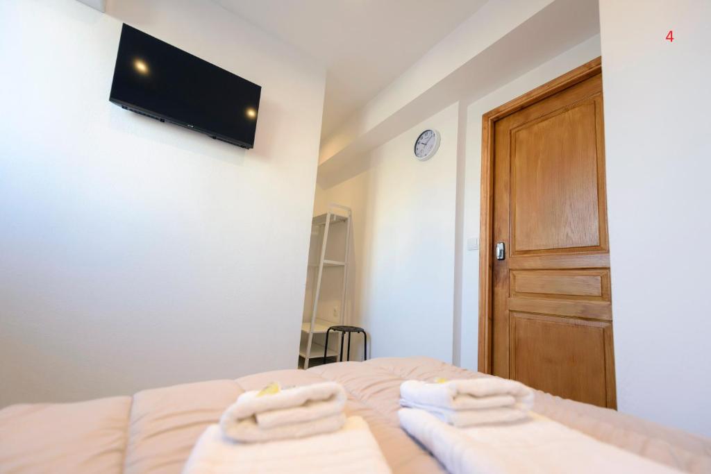 Postel nebo postele na pokoji v ubytování Liberal Gazi