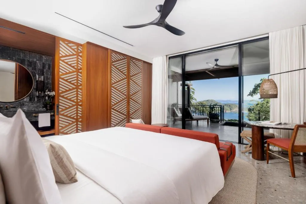 Ocean Vista Plunge Room with King Bed and Ocean View