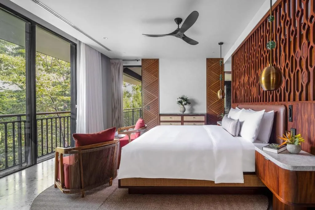 Reserve Canopy Suite with King Bed, Forest View and Balcony