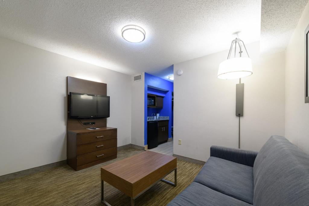 Holiday Inn Express Hotel & Suites Blythewood by IHG - Suite King