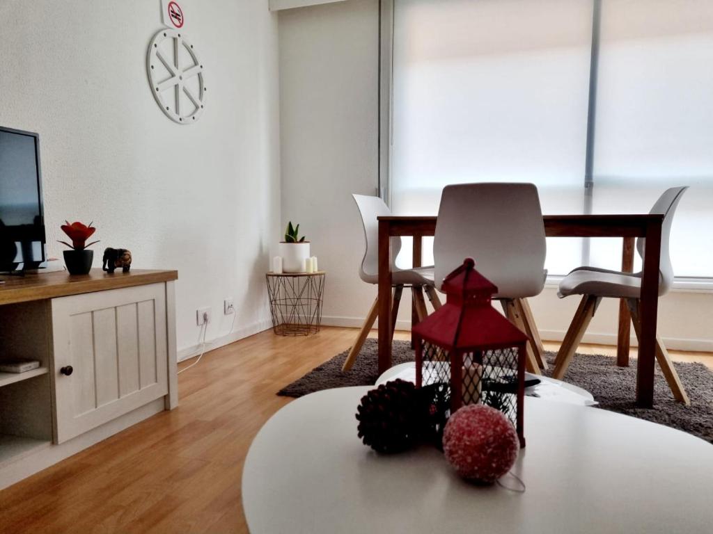 Telewizja i/lub zestaw kina domowego w obiekcie acogedor, con garaje, céntrico.