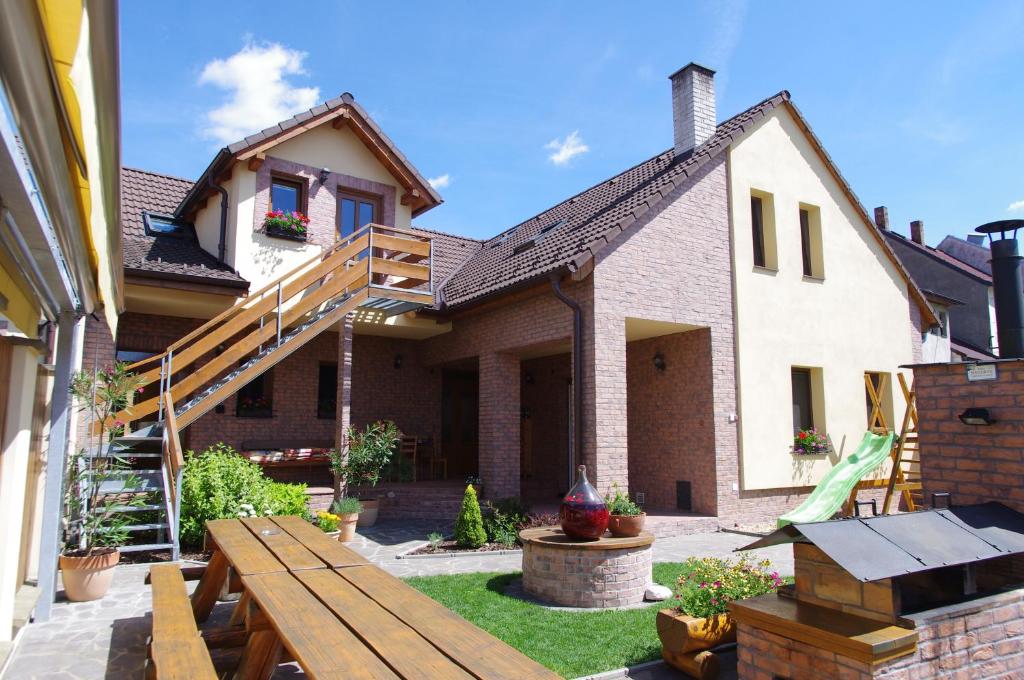 Budova, v ktorej sa apartmán nachádza