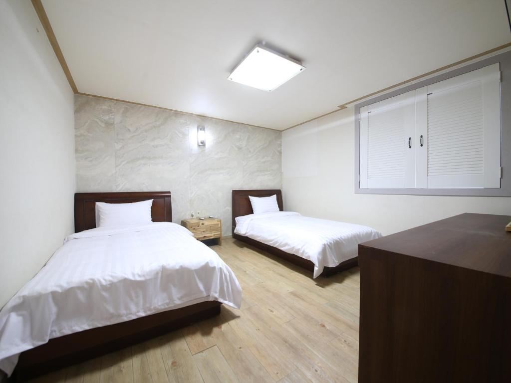 Postel nebo postele na pokoji v ubytování BOBOS Hotel