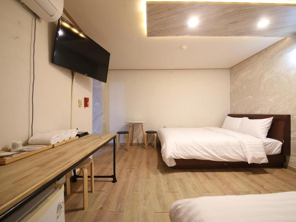 Postel nebo postele na pokoji v ubytování BOBOS Hotel