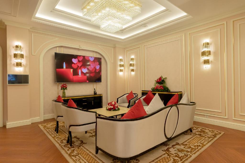 TV a/nebo společenská místnost v ubytování THE PREMIER PALACE HOTEL AND SPA