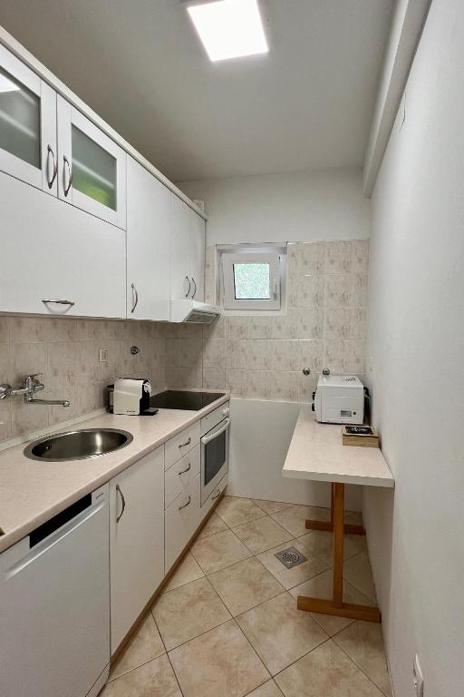 Kuchyňa alebo kuchynka v ubytovaní Apartments by the sea Hvar - 4591