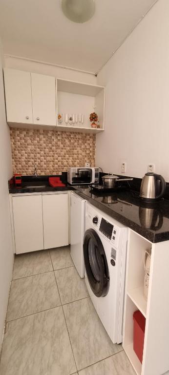 Η κουζίνα ή μικρή κουζίνα στο Apartamento à beira-mar no centro de Capão da Canoa