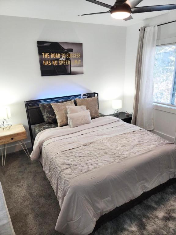 Postel nebo postele na pokoji v ubytování MGBT Homes