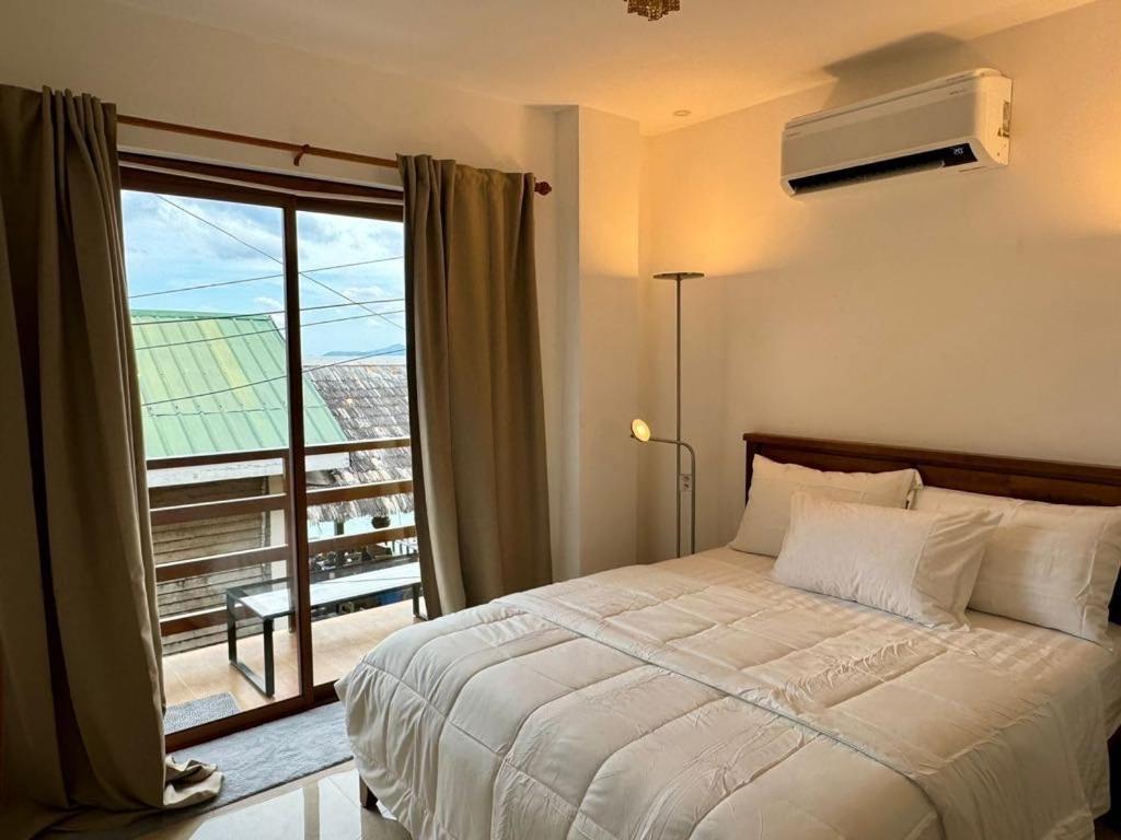 Postel nebo postele na pokoji v ubytování Serena Rooms