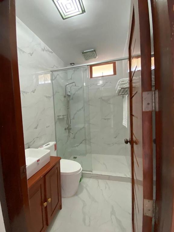 Koupelna v ubytování Serena Rooms