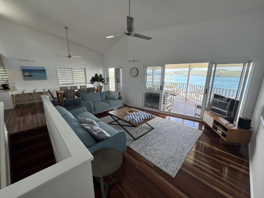 Χώρος καθιστικού στο Casuarina Cove 14 & Free Buggy - Hamilton Island